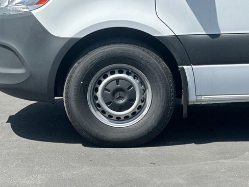 New 2024 Mercedes-Benz eSprinter 170 Cargo image 24