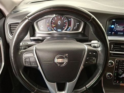 Used 2015 Volvo V60 T5 Cross Country w/ Climate Package image 21