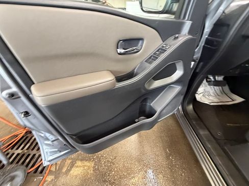 Used 2023 Nissan Frontier SV w/ SV Convenience Package AWD/4WD image 12