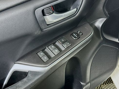 Used 2017 Toyota Camry SE image 15