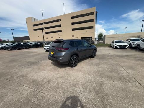 Used 2025 Nissan Rogue SV AWD/4WD image 13