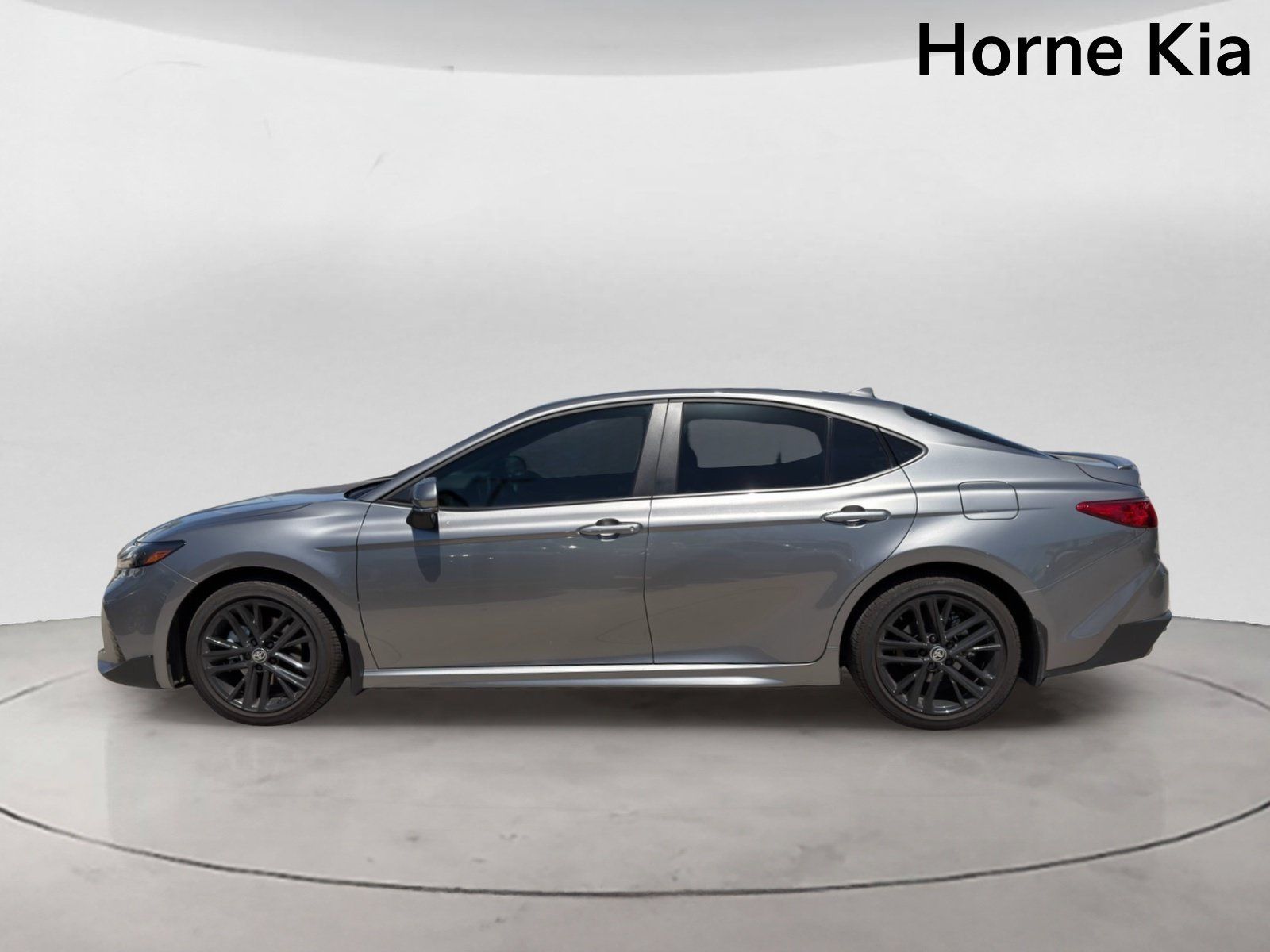 Used 2025 Toyota Camry SE w/ Convenience Package FWD image 8