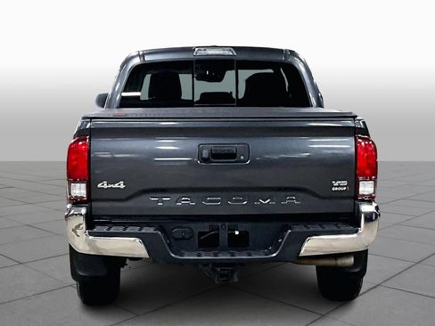 Certified 2022 Toyota Tacoma SR5 image 4