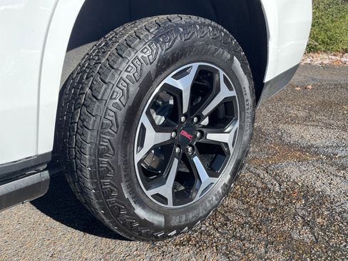 Used 2025 GMC Yukon AT4 w/ AT4 Premium Plus Package image 10