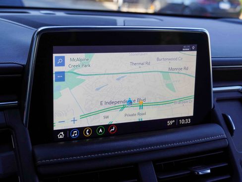 Used 2021 Chevrolet Suburban Premier w/ Premium Package image 27