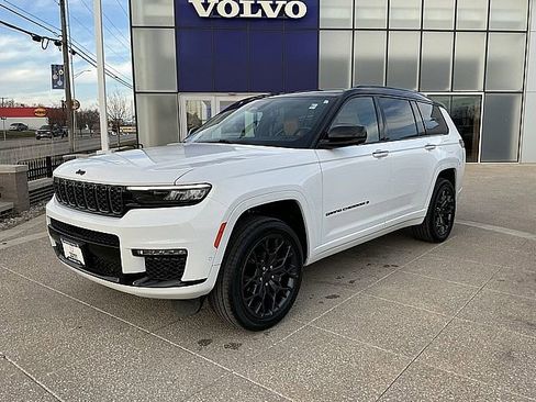 Used 2023 Jeep Grand Cherokee L Summit image 3