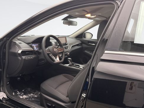 Used 2024 Nissan Altima 2.5 SV FWD image 10