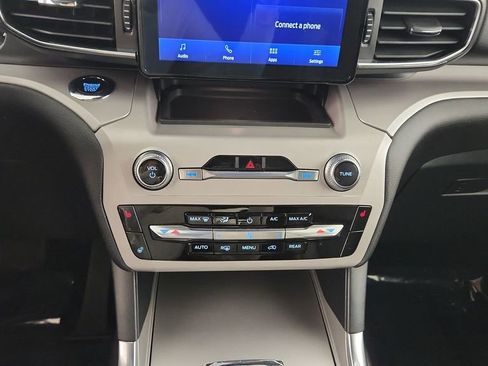 Used 2024 Ford Explorer XLT w/ Equipment Group 202A AWD/4WD image 19