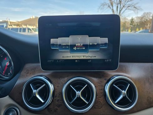 Used 2018 Mercedes-Benz GLA 250 4MATIC image 7