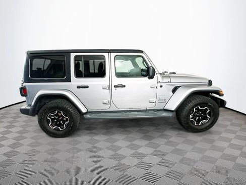 Used 2019 Jeep Wrangler Unlimited Sahara w/ Cold Weather Group AWD/4WD image 14
