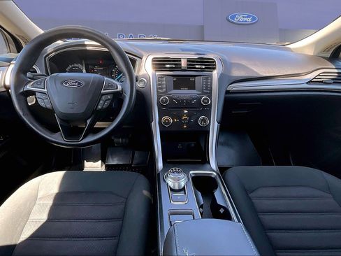 Used 2017 Ford Fusion SE image 7