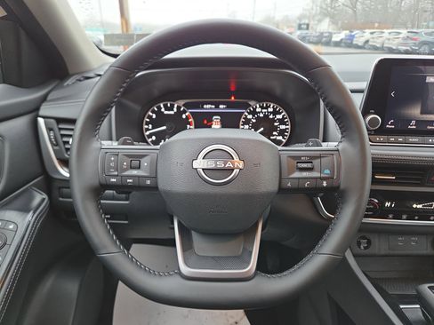 Used 2025 Nissan Rogue SV image 17