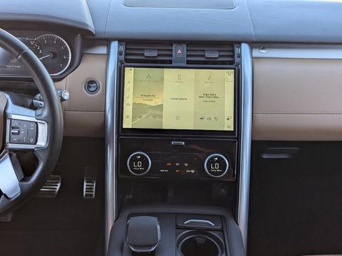 Used 2023 Land Rover Discovery HSE R-Dynamic image 17