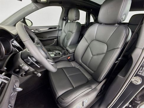 New 2026 Porsche Macan image 5
