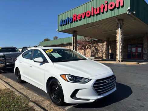 Used 2017 Hyundai Elantra SE w/ Cargo Package image 1