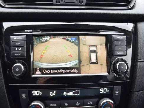 Used 2019 Nissan Rogue SV w/ Sun & Sound Touring Package image 11