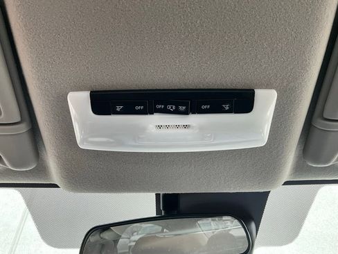 Used 2025 Nissan Versa SV image 16