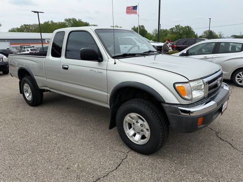Used 2000 Toyota Tacoma PreRunner RWD image 9