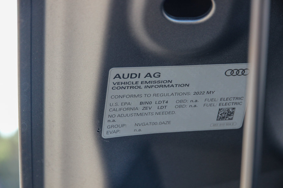Used 2022 Audi e-tron Premium Plus w/ Premium Plus Package AWD/4WD image 27