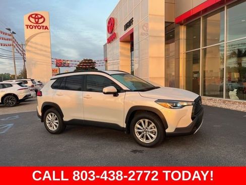 Used 2024 Toyota Corolla Cross LE image 2