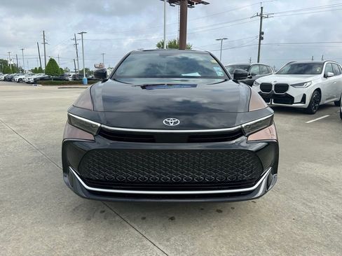 Used 2026 Toyota Crown Platinum image 2