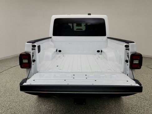 Used 2025 Jeep Gladiator Mojave w/ Convenience Group AWD/4WD image 22