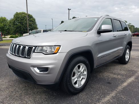 Used 2017 Jeep Grand Cherokee Laredo w/ Quick Order Package 2BE RWD image 2