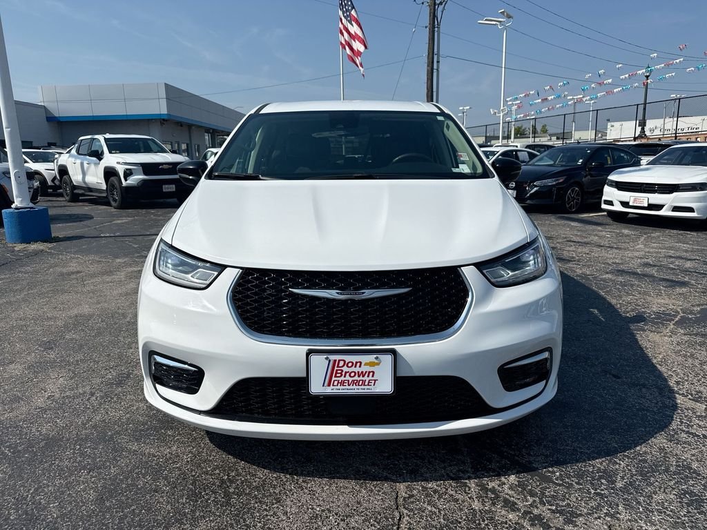 Used 2024 Chrysler Pacifica Touring-L FWD image 48