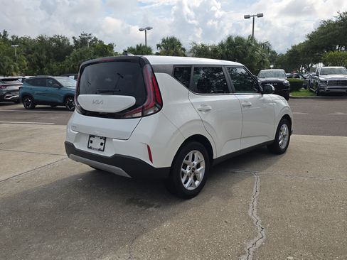 Used 2024 Kia Soul LX w/ Option Group 015 FWD image 8