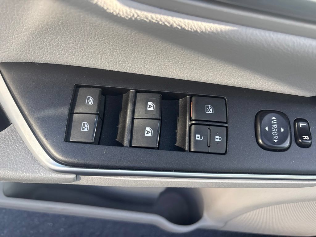 Used 2017 Toyota Camry LE FWD image 15