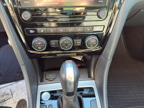 Used 2020 Volkswagen Passat 2.0T R-Line image 19