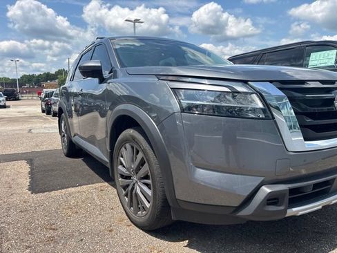 Used 2024 Nissan Pathfinder SL w/ SL Premium Package AWD/4WD image 2