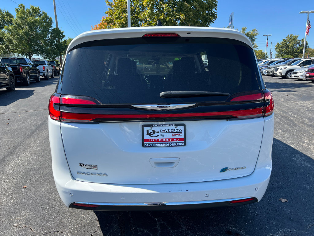 Used 2024 Chrysler Pacifica Limited FWD image 8