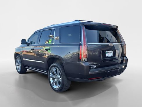 Used 2017 Cadillac Escalade Platinum image 3