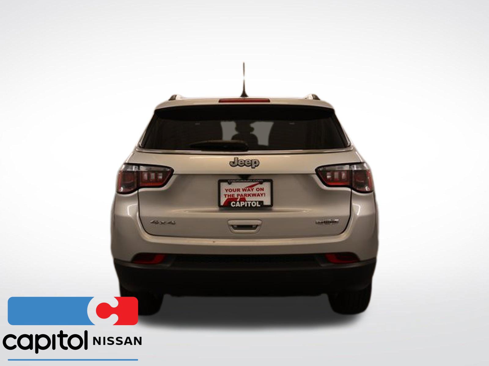Used 2024 Jeep Compass Latitude AWD/4WD image 3