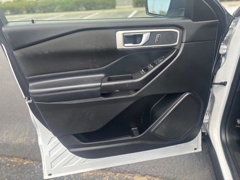 Used 2020 Ford Explorer XLT image 22