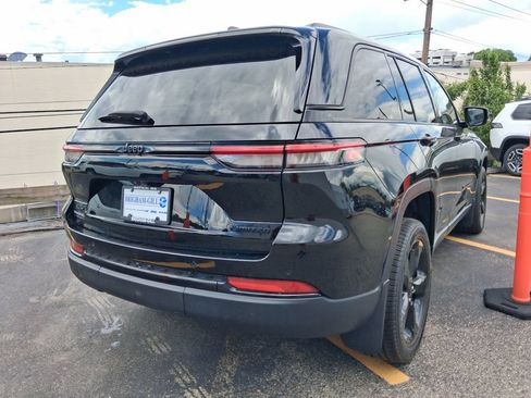 Certified 2023 Jeep Grand Cherokee Overland w/ Luxury Tech Group IV AWD/4WD image 15