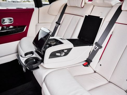 Used 2023 Rolls-Royce Phantom Sedan RWD image 66