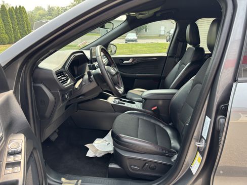 Used 2025 Ford Escape ST-Line Select AWD/4WD image 13