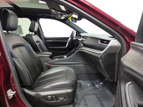 Used 2024 Jeep Grand Cherokee Limited w/ Luxury Tech Group II image 10