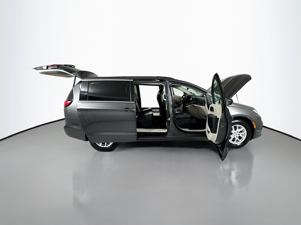 Used 2022 Chrysler Pacifica Touring-L FWD image 23