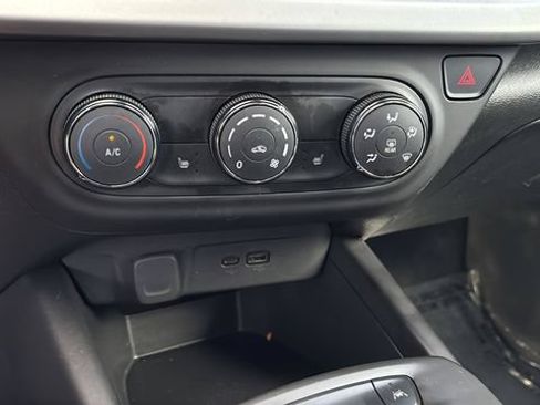 Used 2024 Chevrolet Trax RS w/ Driver Confidence Package FWD image 29