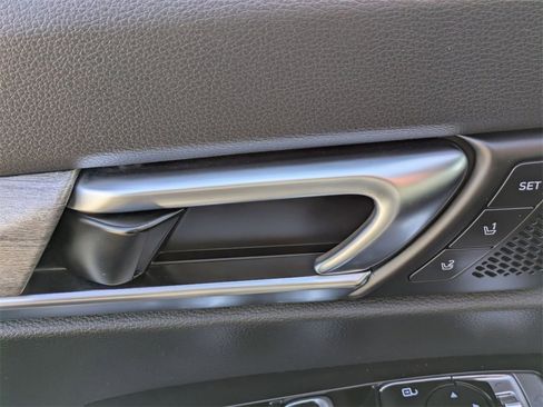 Used 2022 Kia Telluride SX w/ SX Prestige Package image 11