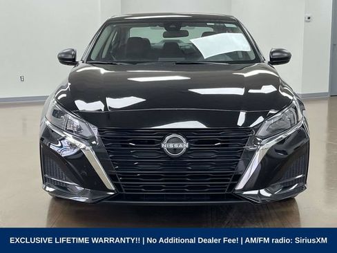 Used 2025 Nissan Altima 2.5 SV FWD image 2