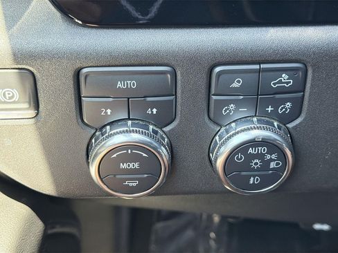 Used 2025 GMC Sierra 1500 SLT AWD/4WD image 18