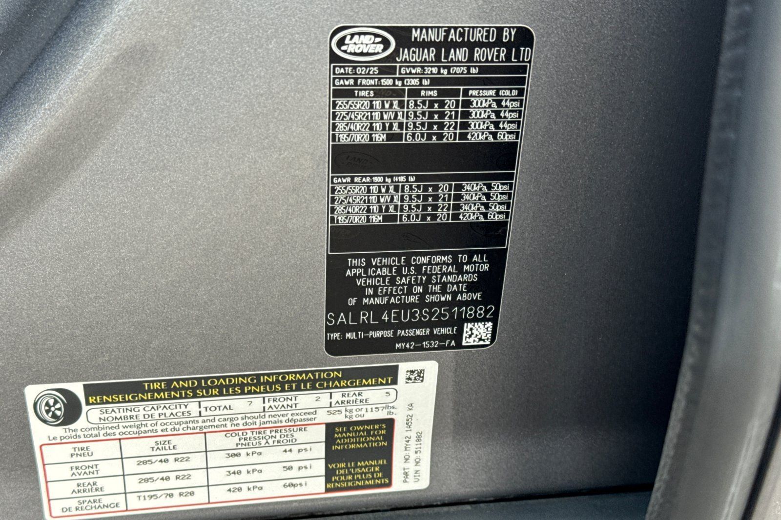 Used 2025 Land Rover Discovery Dynamic SE AWD/4WD image 36