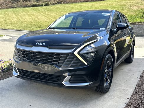 Used 2023 Kia Sportage LX image 5