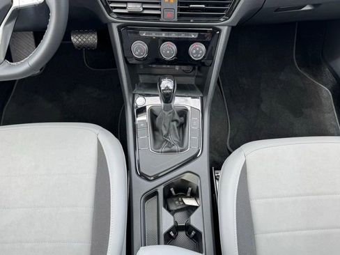 Certified 2023 Volkswagen Taos SE w/ Panoramic Sunroof Package FWD image 18