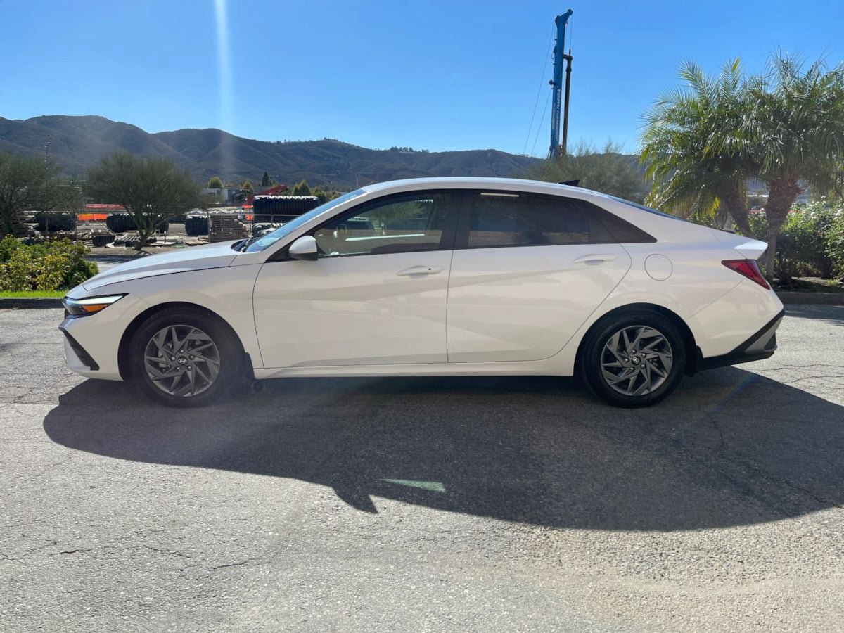 Used 2024 Hyundai Elantra Blue FWD image 8