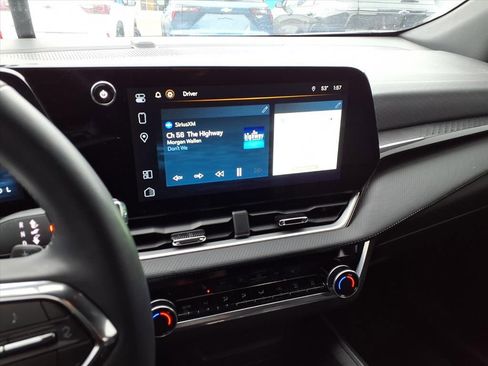 Used 2025 Chevrolet Equinox LT w/ Convenience Package II image 10